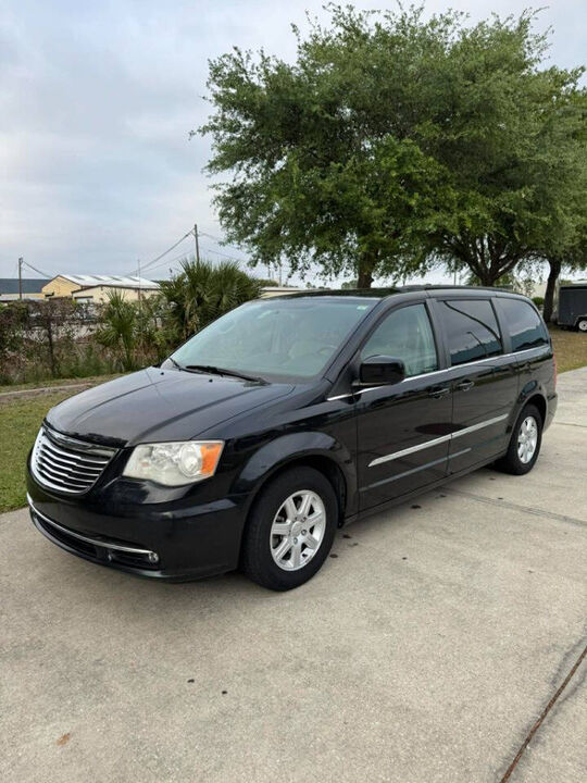 2013 CHRYSLER Town and Country