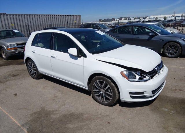 2017 VOLKSWAGEN Golf