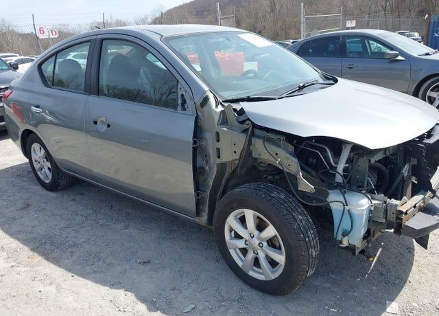 2012 NISSAN Versa