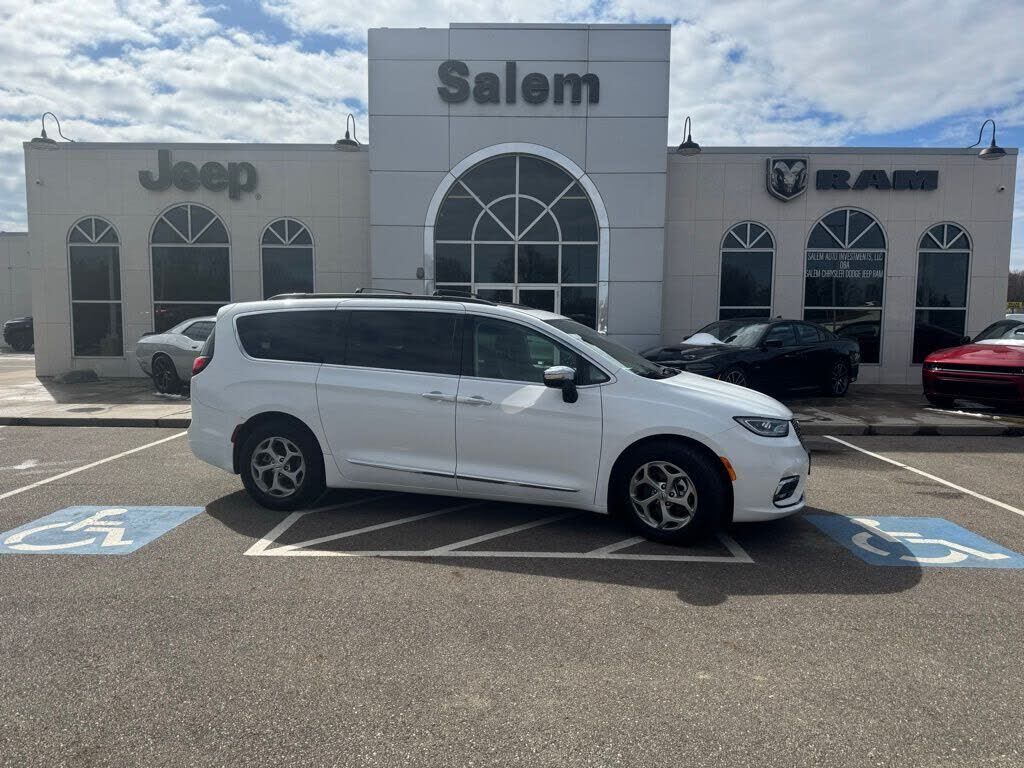 2023 CHRYSLER Pacifica