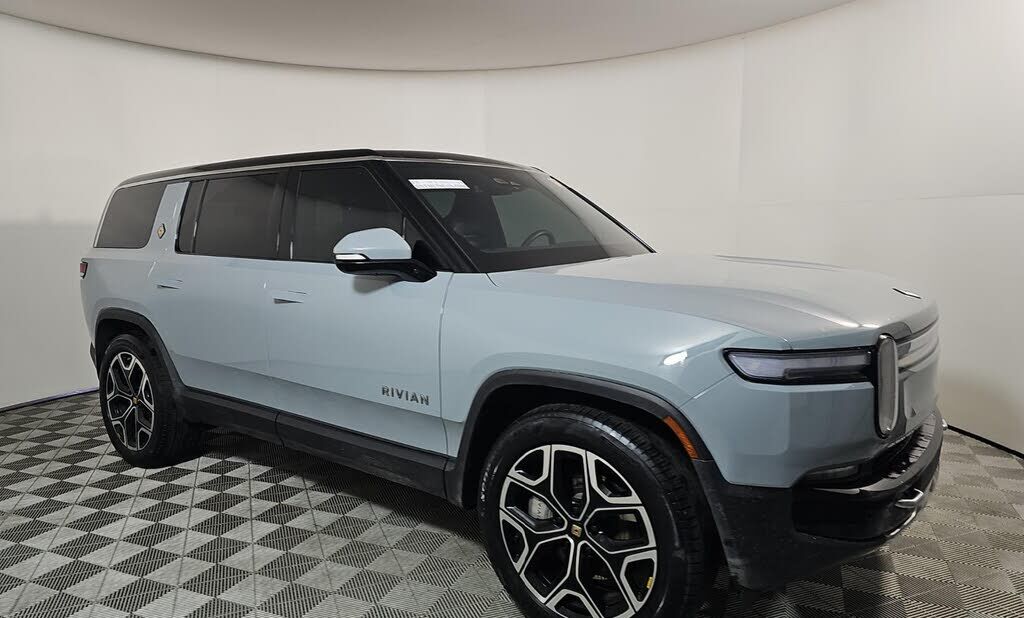 2025 RIVIAN R1S