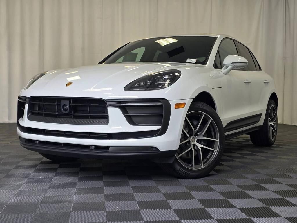 2025 PORSCHE Macan