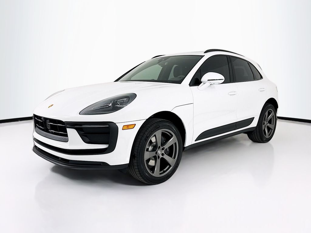 2026 PORSCHE Macan