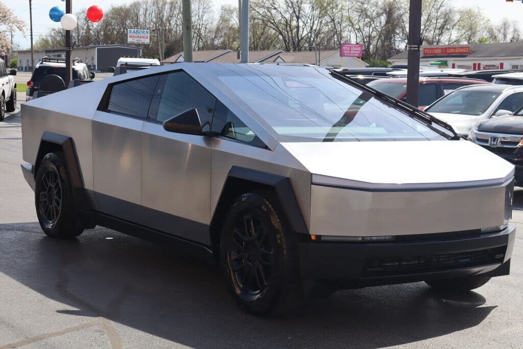 2025 TESLA Cybertruck