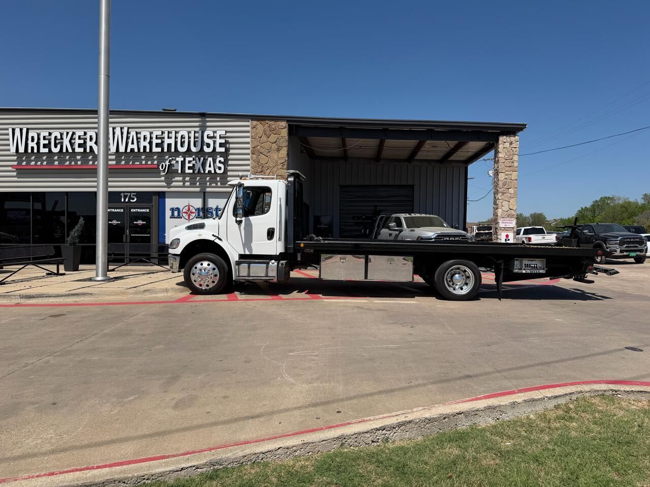 2017 FREIGHTLINER M2