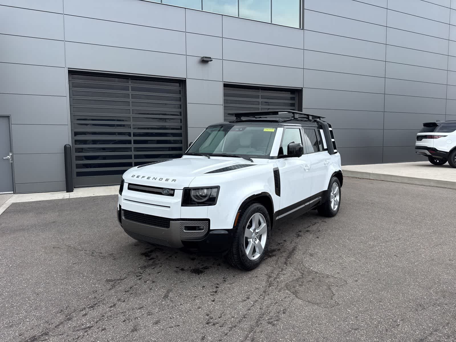 2025 LAND ROVER Defender