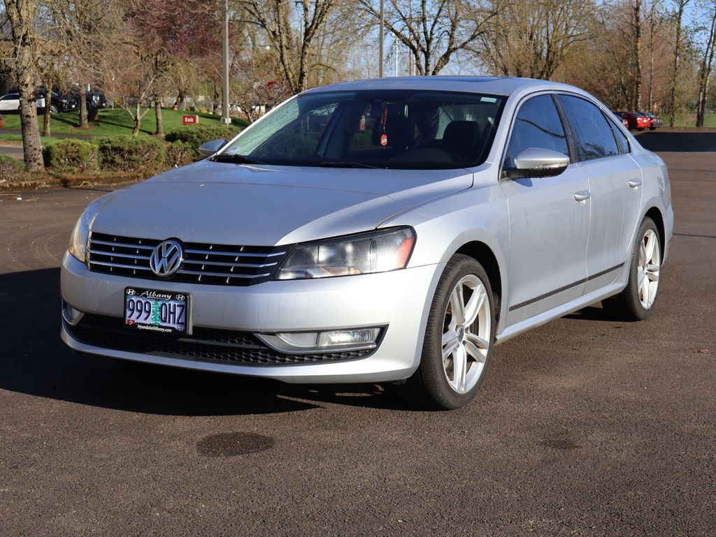 2012 VOLKSWAGEN Passat