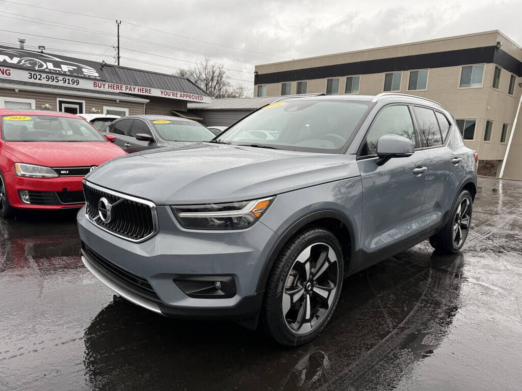 2021 VOLVO XC40