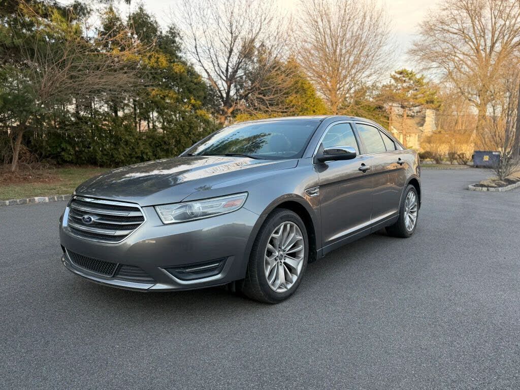 2013 FORD Taurus