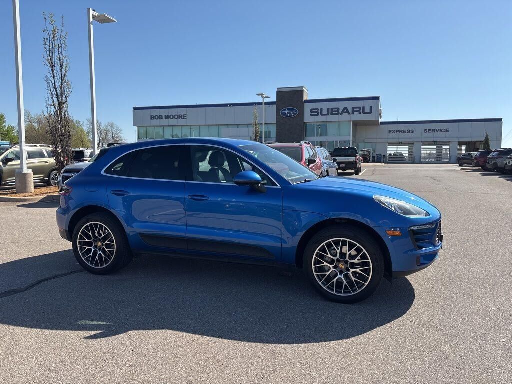 2016 PORSCHE Macan