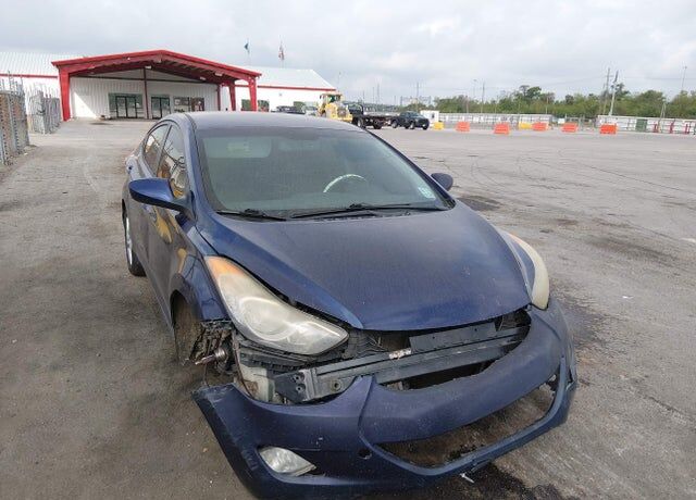 2013 HYUNDAI Elantra