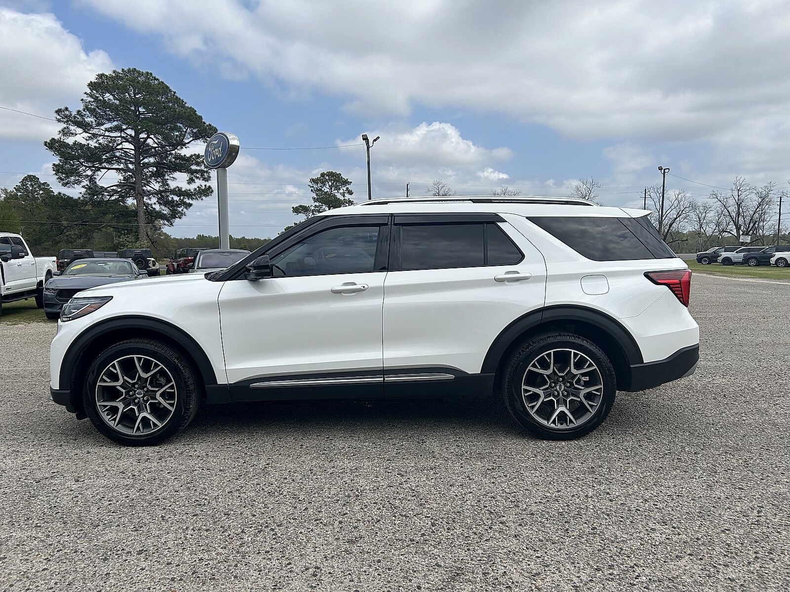 2025 FORD Explorer