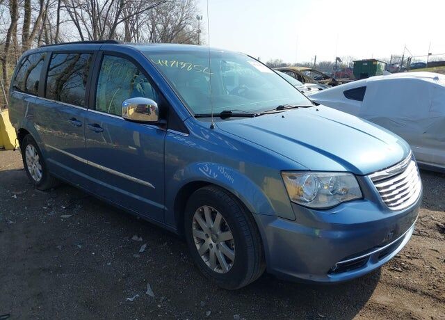 2012 CHRYSLER Town and Country