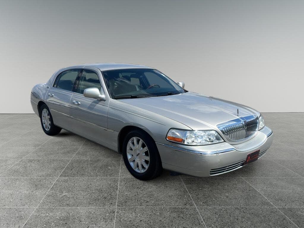 2010 LINCOLN Town Car