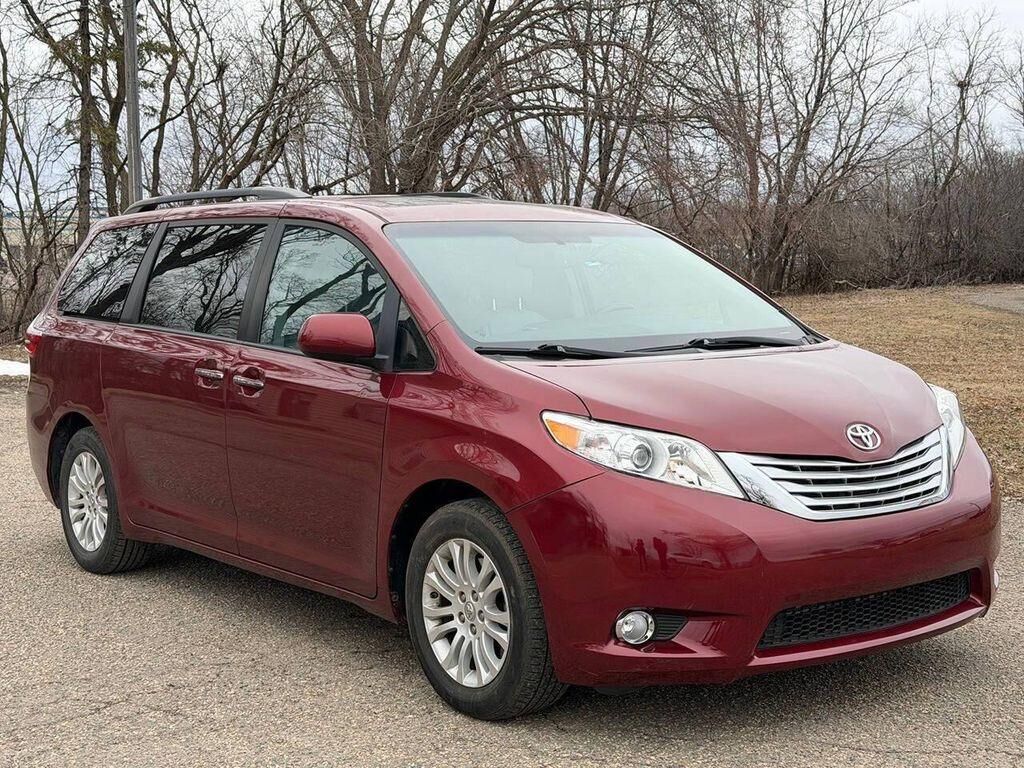 2017 TOYOTA Sienna