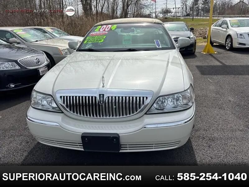 2004 LINCOLN Town Car