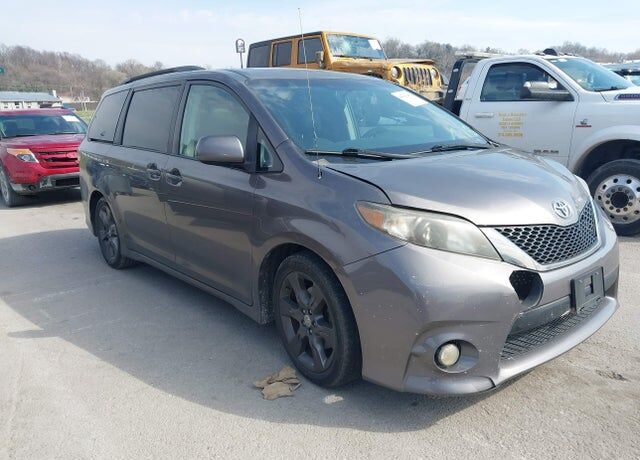 2012 TOYOTA Sienna