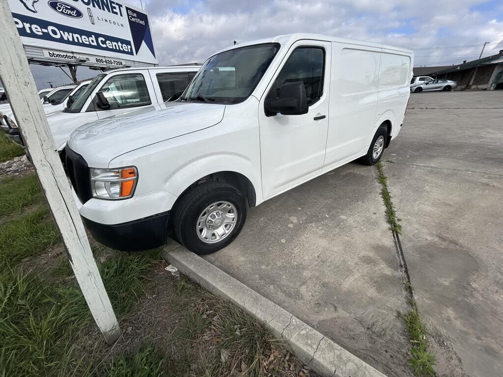 2017 NISSAN NV
