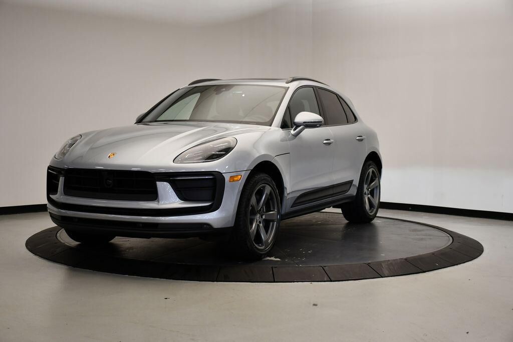 2026 PORSCHE Macan