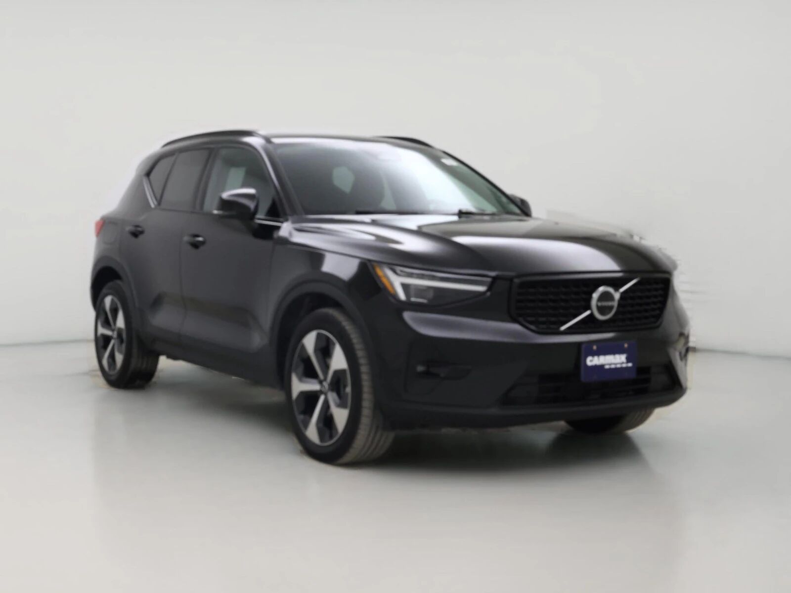 2025 VOLVO XC40
