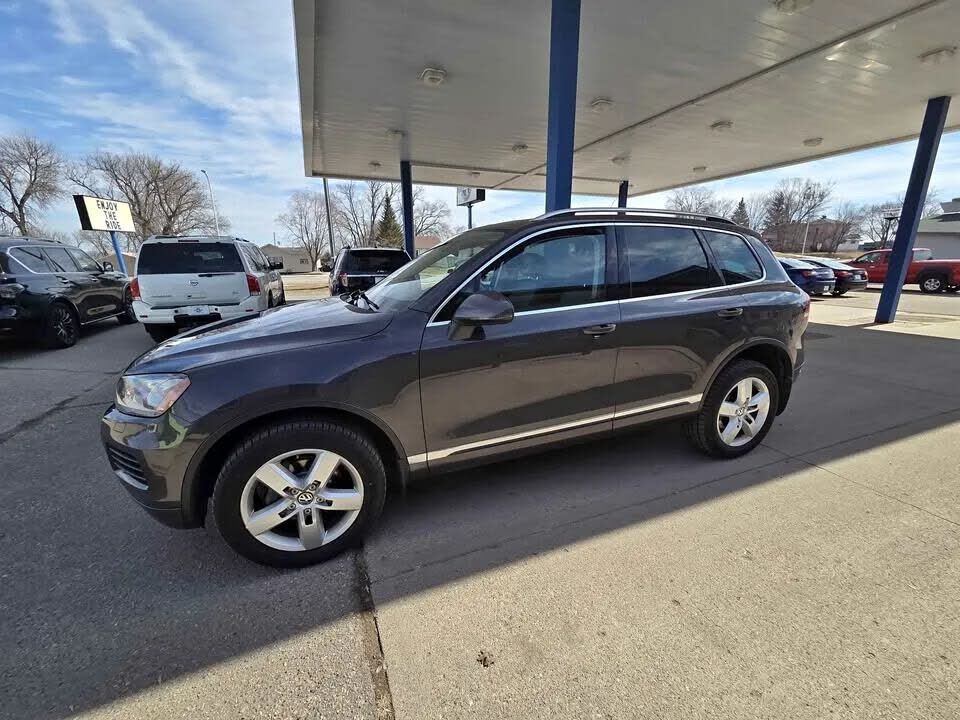 2012 VOLKSWAGEN Touareg