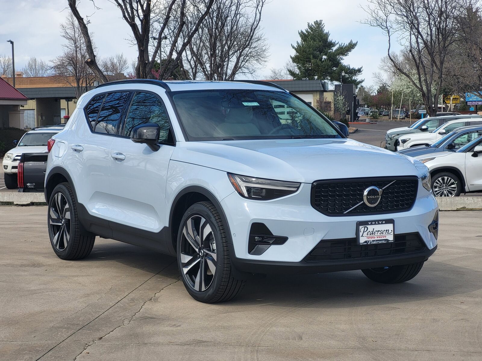 2026 VOLVO XC40