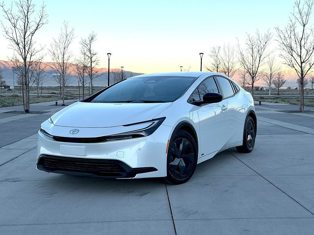 2024 TOYOTA PRIUS