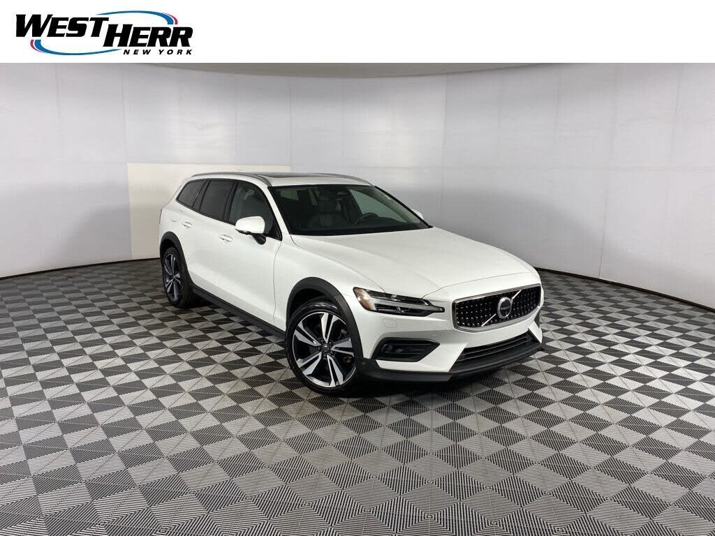 2023 VOLVO V60CC