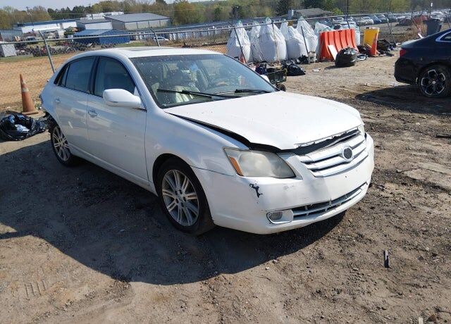 2005 TOYOTA Avalon