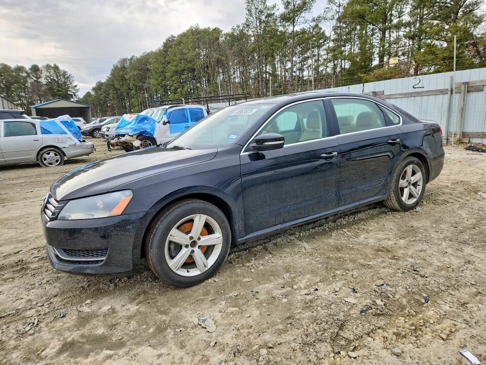 2013 VOLKSWAGEN Passat