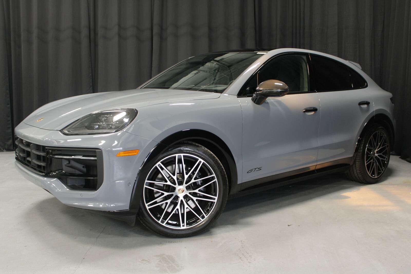 2025 PORSCHE Cayenne
