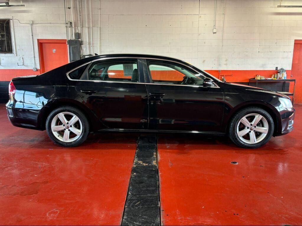 2012 VOLKSWAGEN Passat