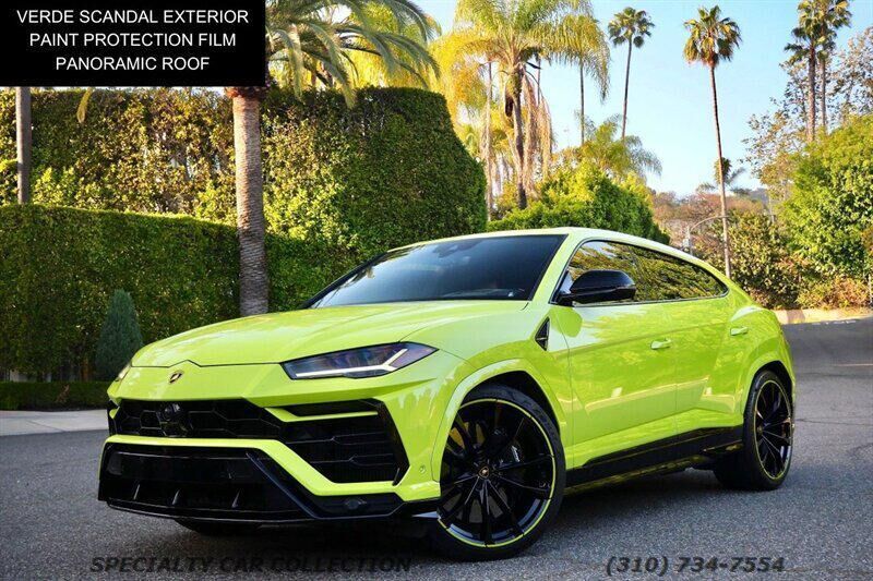 2022 LAMBORGHINI URUS