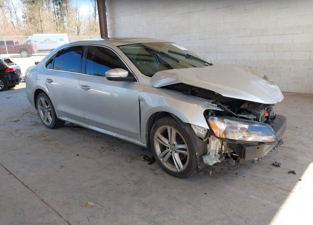 2013 VOLKSWAGEN Passat