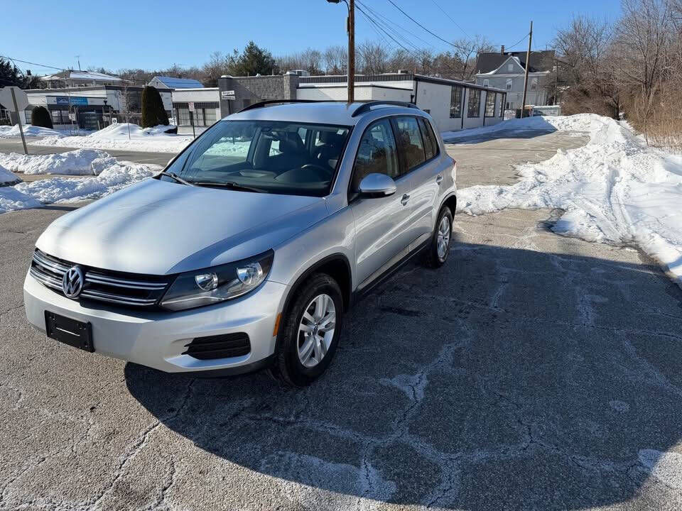 2017 VOLKSWAGEN Tiguan