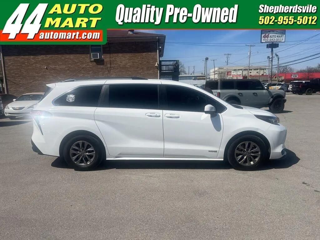 2021 TOYOTA Sienna