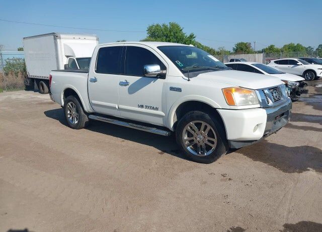2014 NISSAN Titan