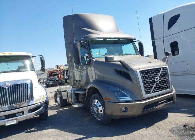 2018 VOLVO TRUCK VNR