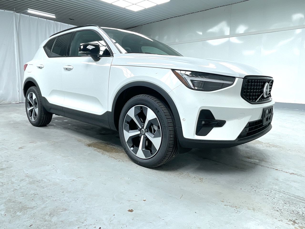 2026 VOLVO XC40