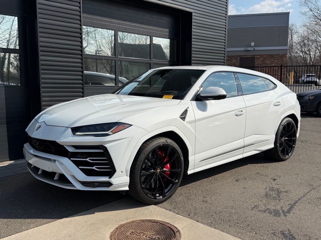 2022 LAMBORGHINI URUS