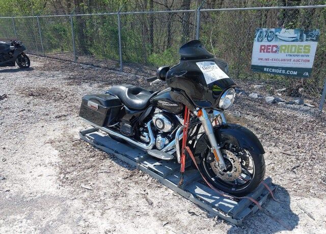 2010 HARLEY DAVIDSON Street Glide