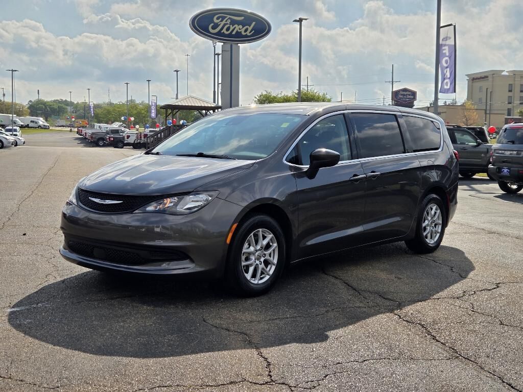 2023 CHRYSLER Voyager