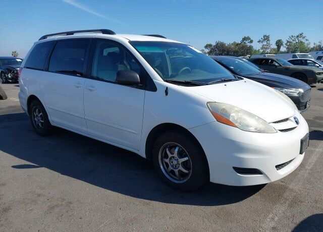 2010 TOYOTA Sienna