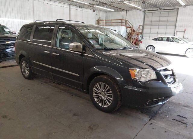 2014 CHRYSLER Town and Country