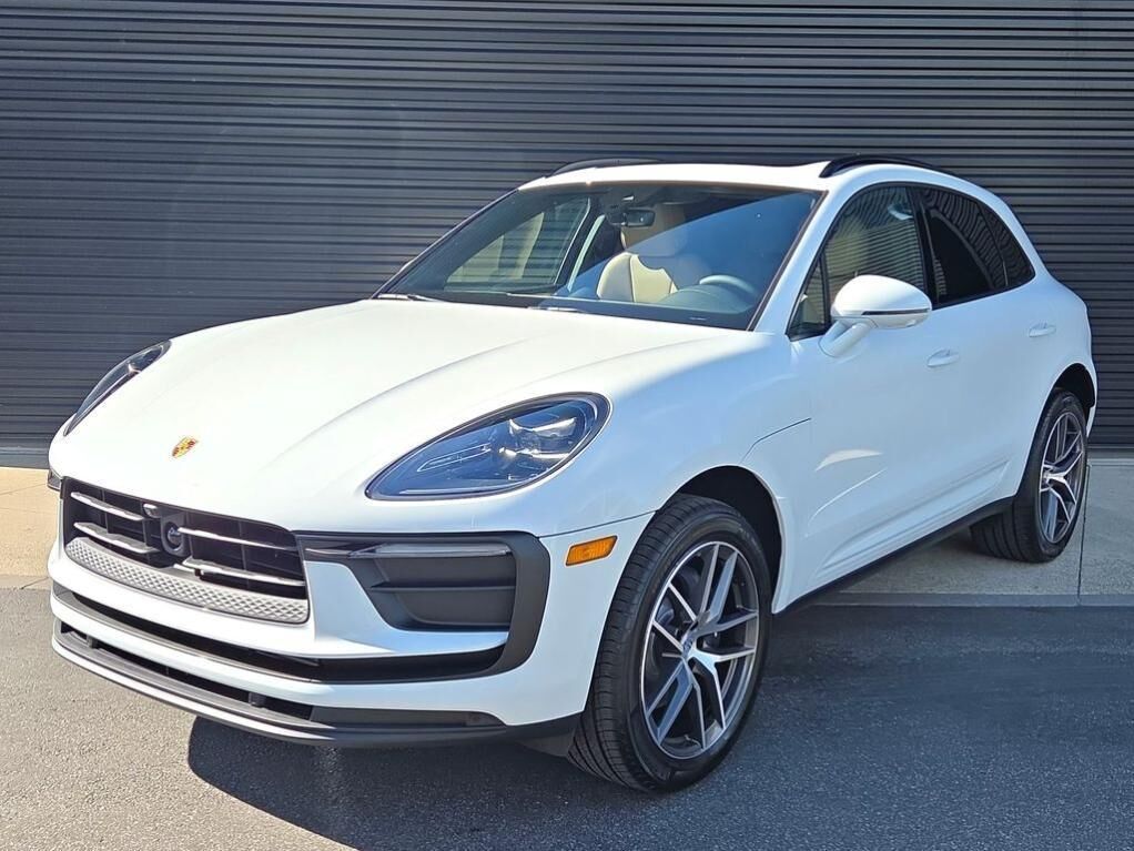 2026 PORSCHE Macan