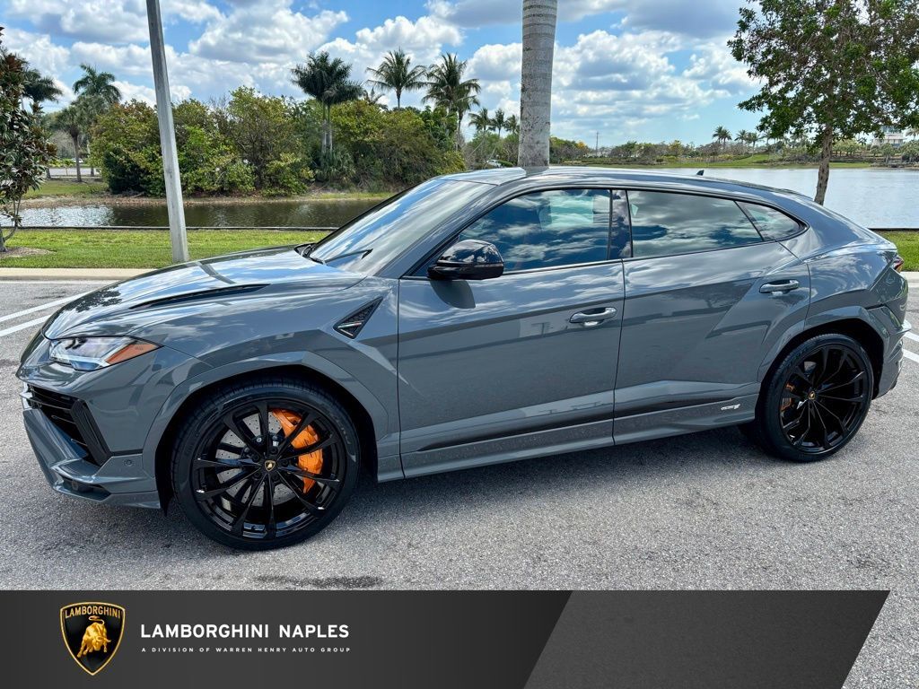 2024 LAMBORGHINI URUS