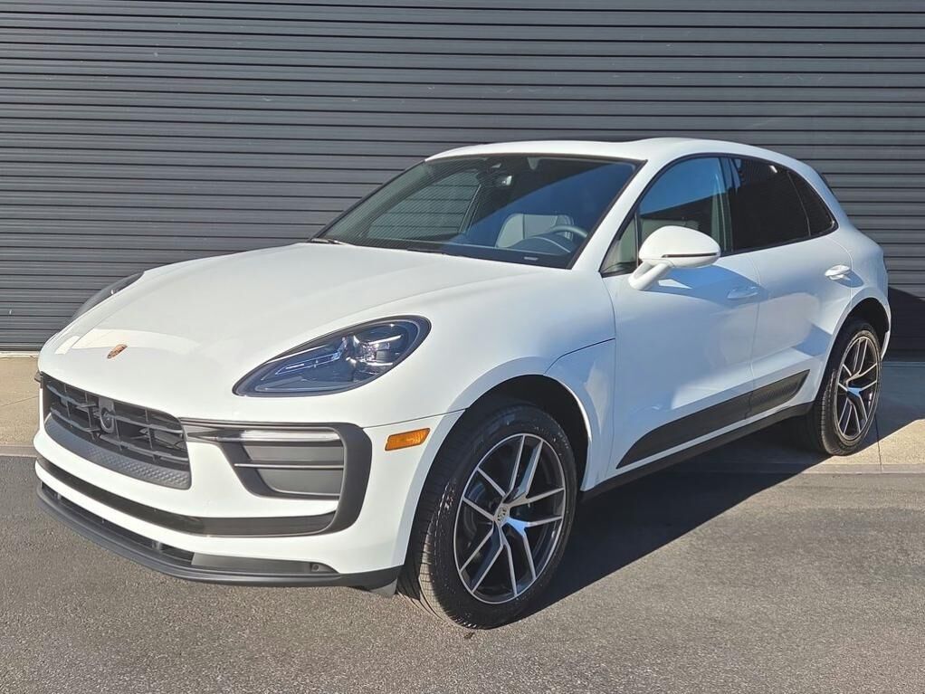 2026 PORSCHE Macan
