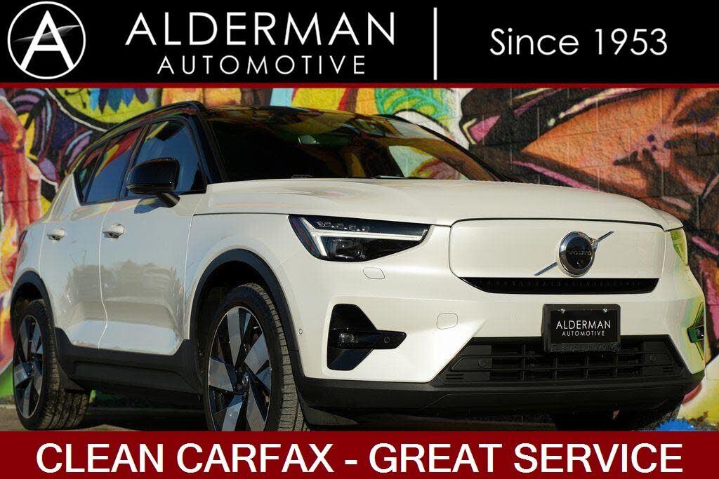 2023 VOLVO XC40