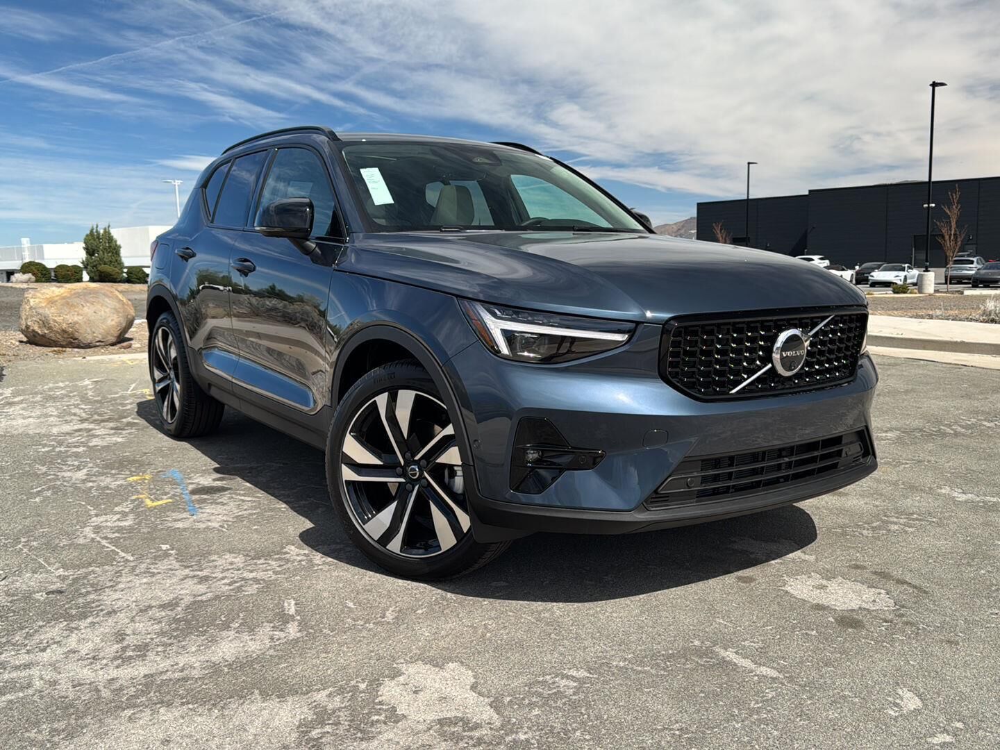 2026 VOLVO XC40