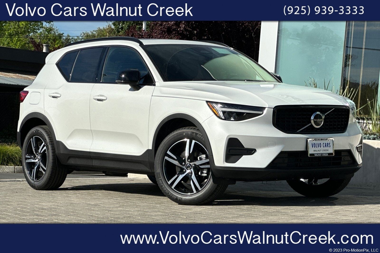 2026 VOLVO XC40